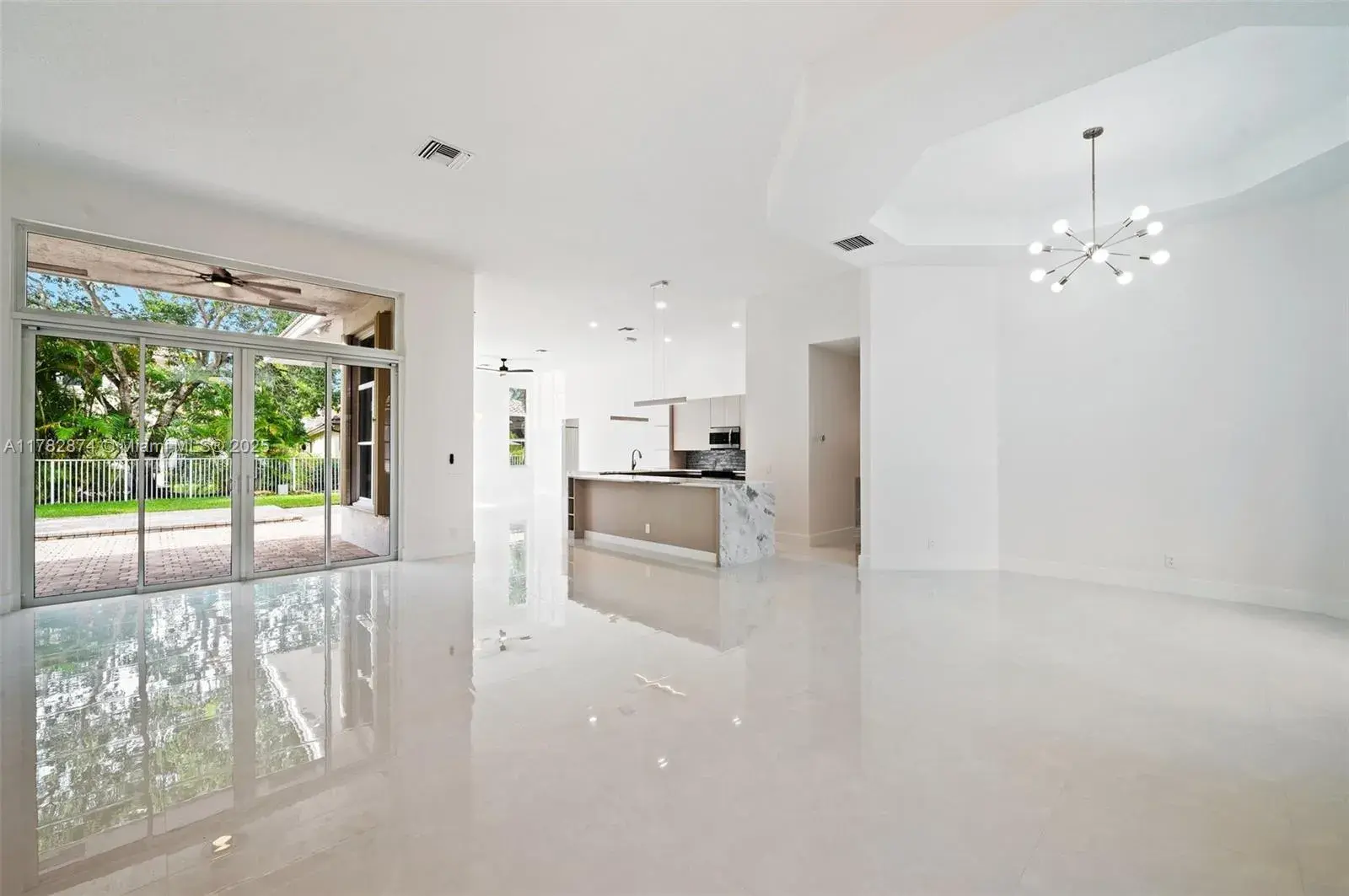 1807 Victoria Pointe Cir, Weston FL 33327