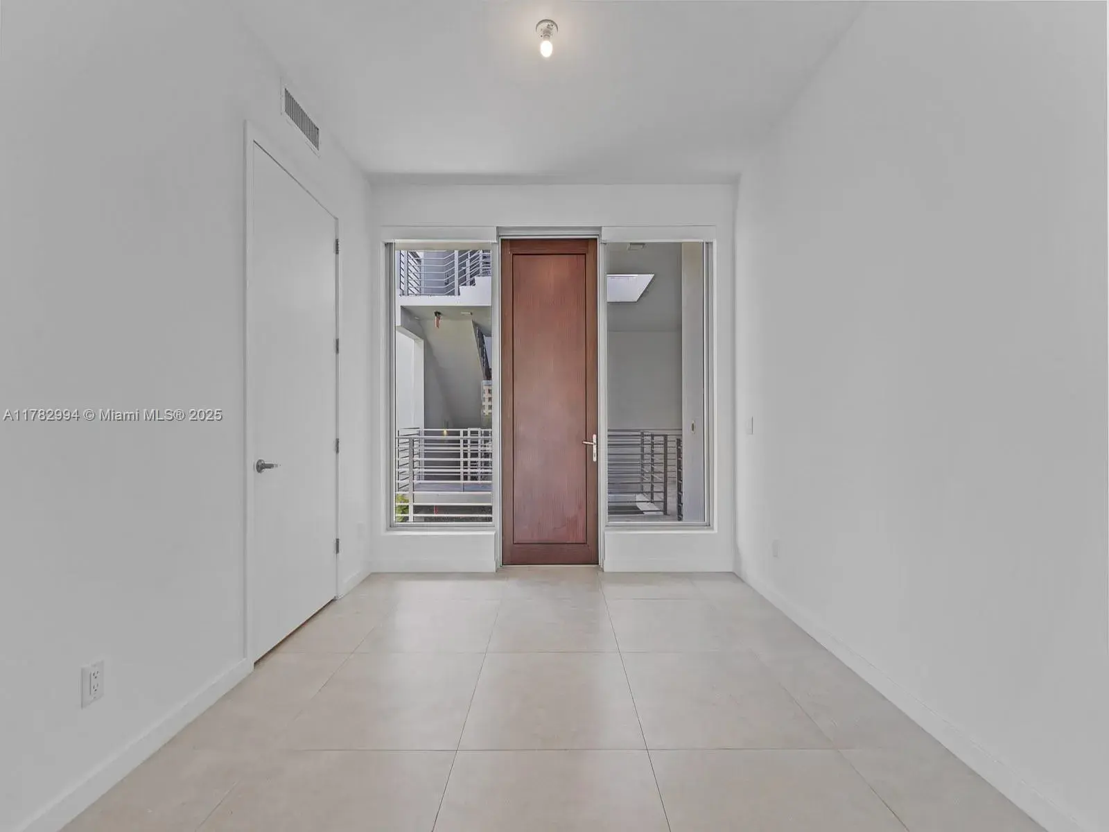 529 SW 11th St # 303, Miami FL 33129