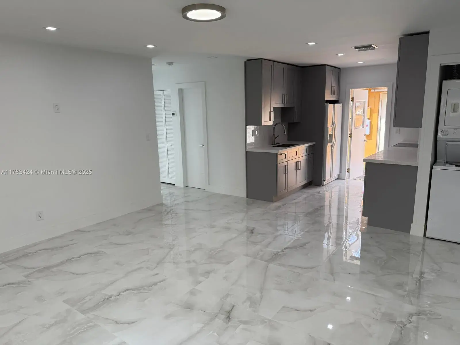 726 SW 7th St # 2, Hallandale Beach FL 33009