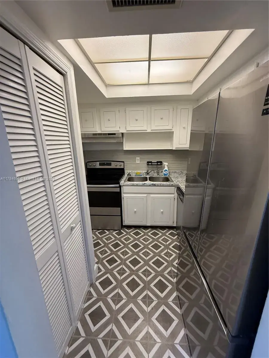 1 bedroom 1 bath Residential for sale at 1535 SE 15th St # 202, Fort Lauderdale FL 33316