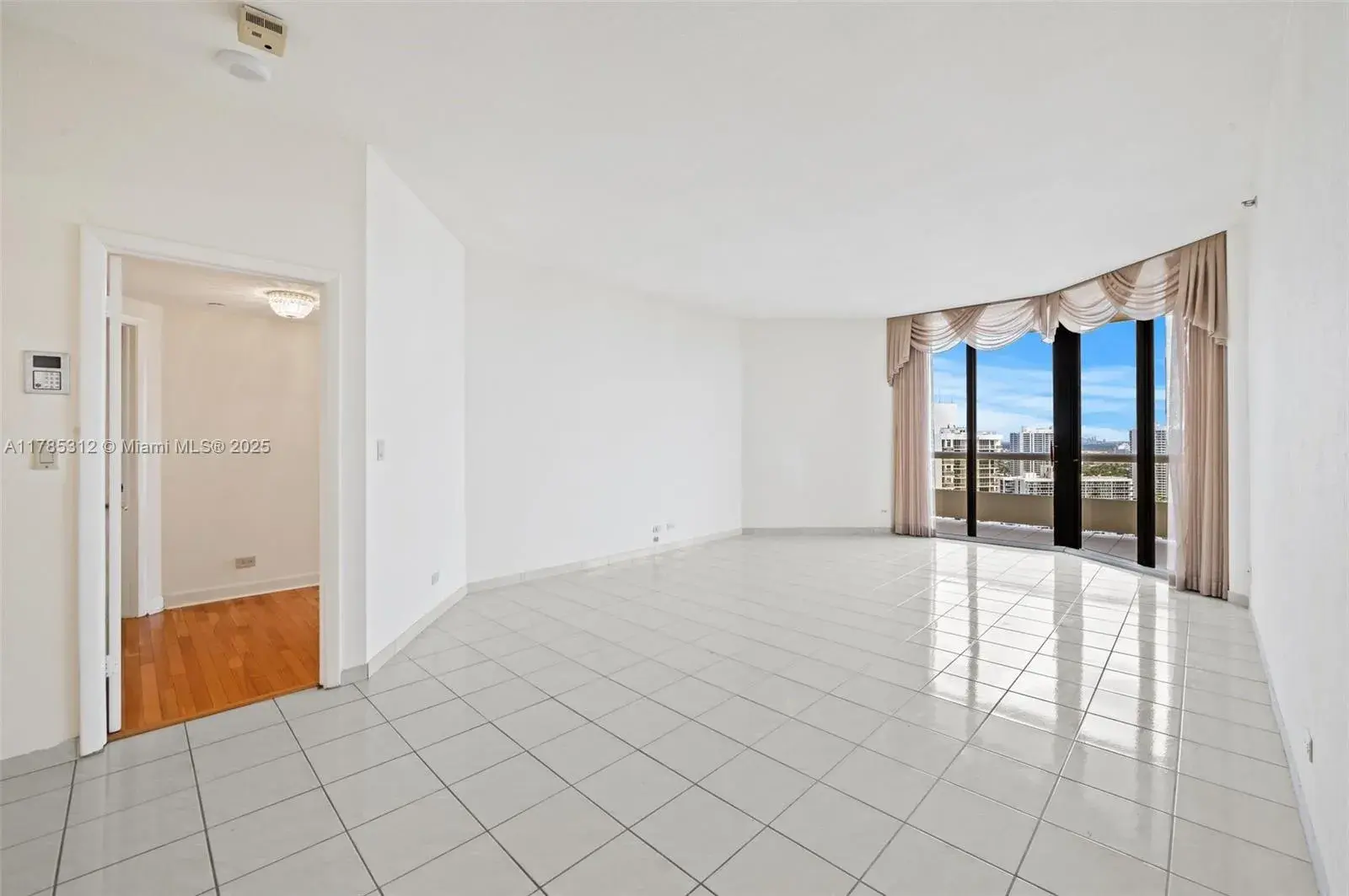 20191 E Country Club Dr, Aventura FL 33180