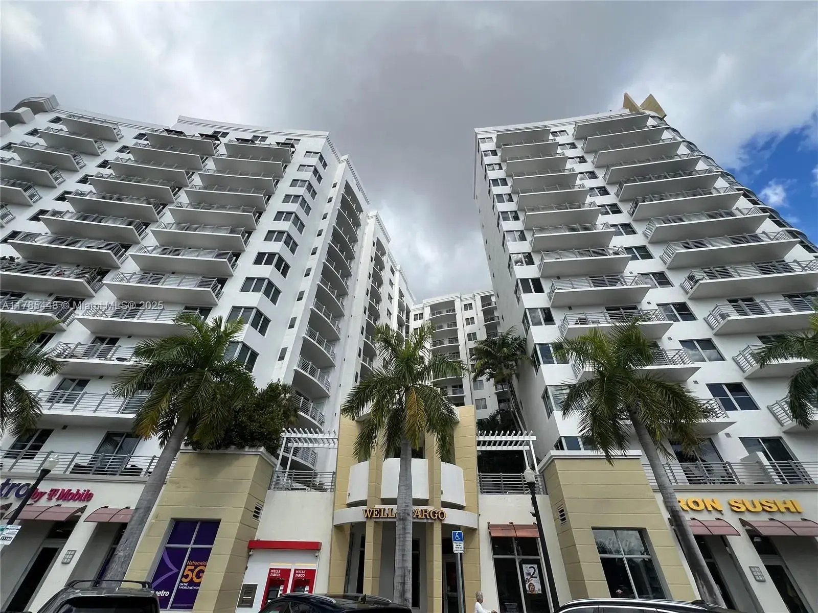 2 bedroom 2 bath Residential for sale at 1830 Radius Dr # 909, Hollywood FL 33020
