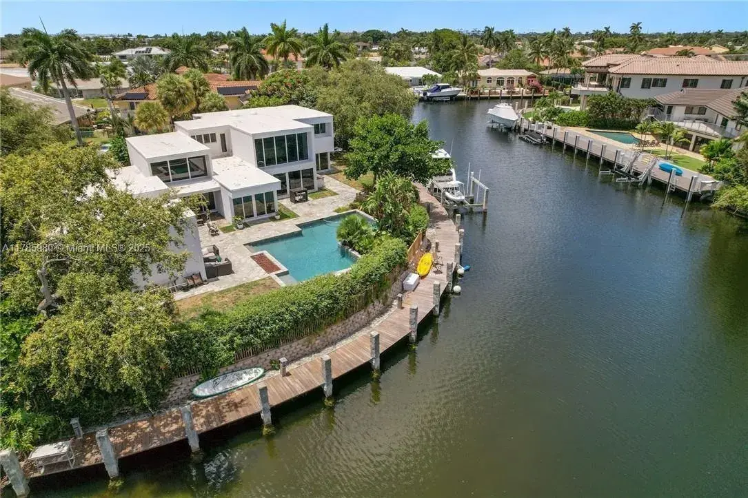 3 bedroom 4 bath Residential for sale at 4050 NE 25th Ave, Lighthouse Point FL 33064