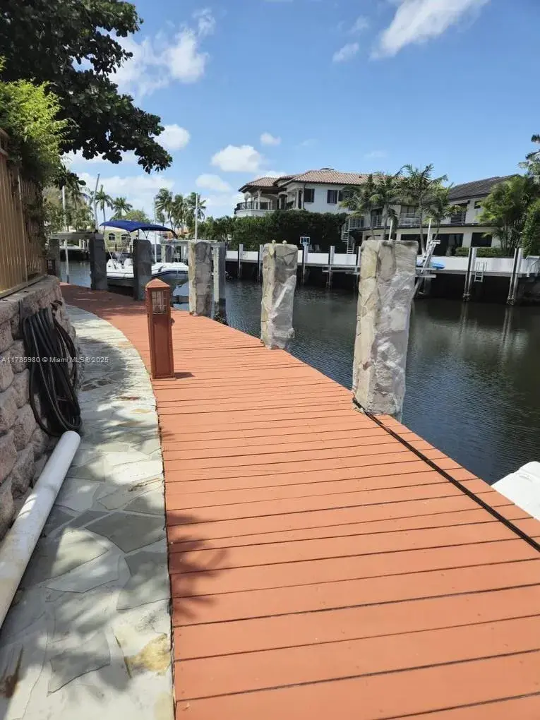 4050 NE 25th Ave, Lighthouse Point FL 33064