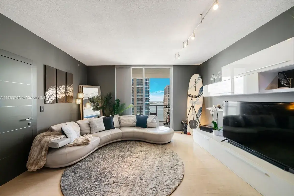 1060 Brickell Ave # 3003, Miami FL 33131