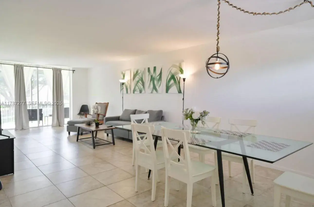 1 bedroom 1 bath Residential for sale at 8901 Hollybrook # 206, Hollywood FL 33025