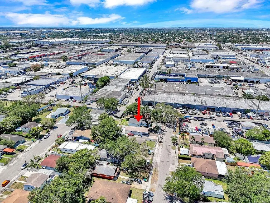 3384 NW 52nd St, Miami FL 33142