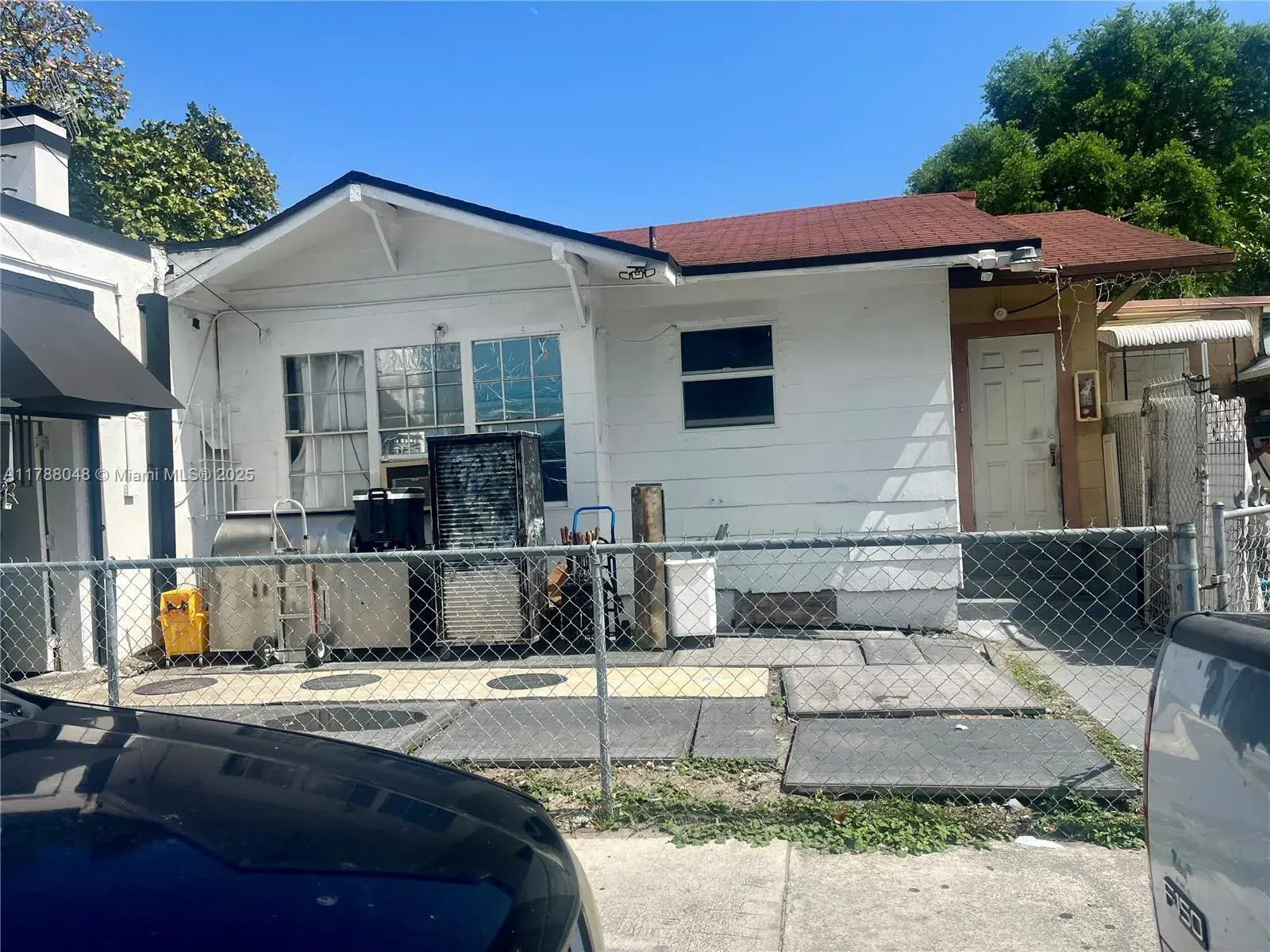 1574 SW 1st St, Miami FL 33135