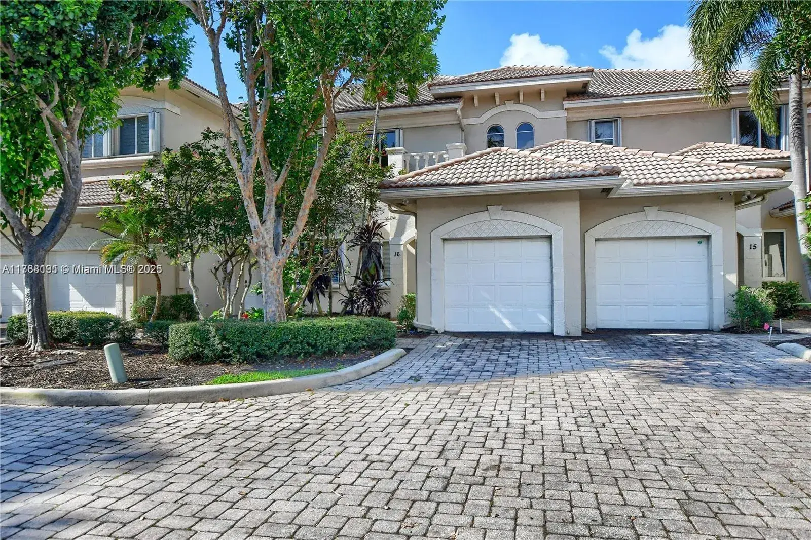 3 bedroom 2 bath for sale at 23 Royal Palm Way # 16, Boca Raton FL 33432