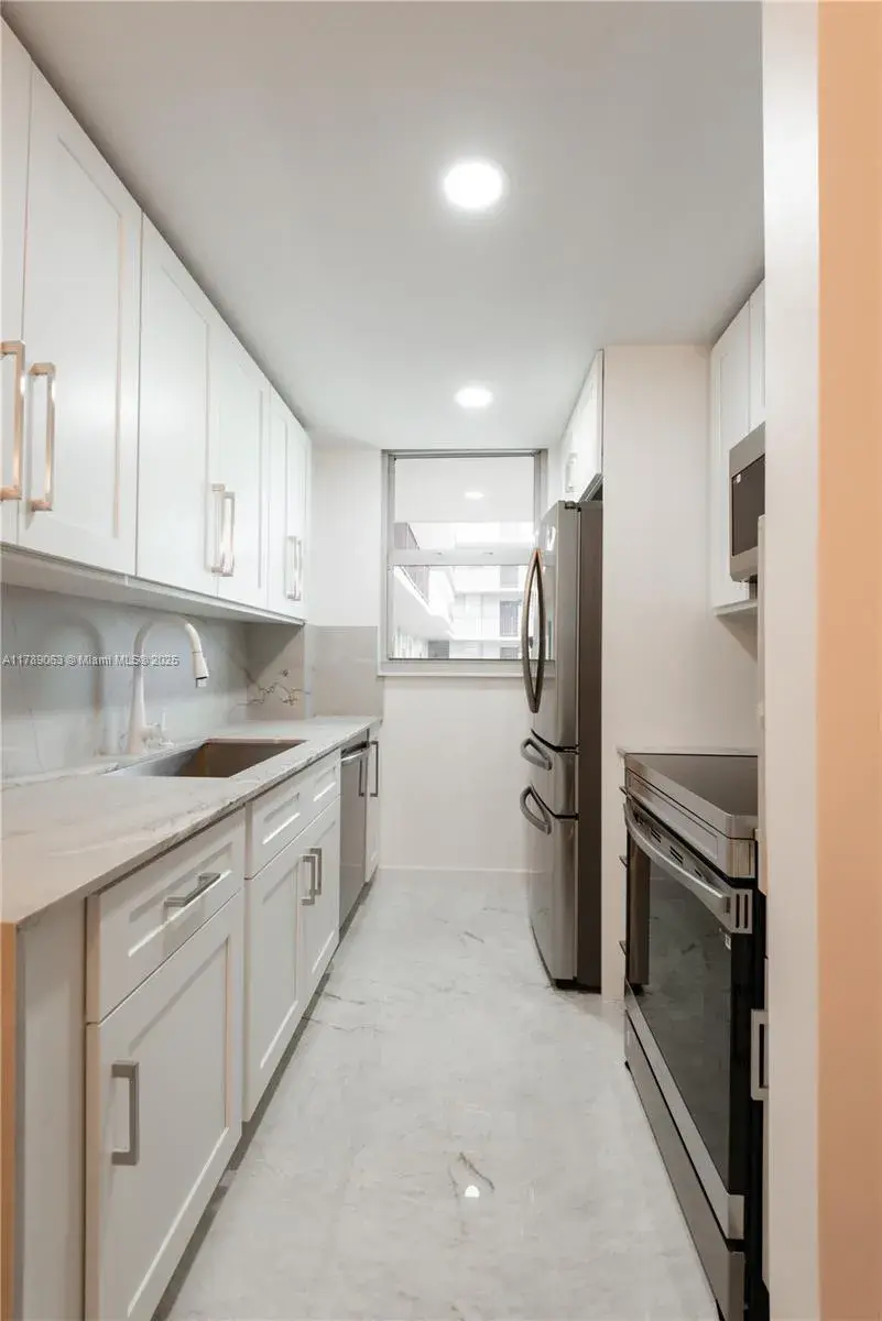1 bedroom 1 bath Residential for sale at 1811 Jefferson St # 509, Hollywood FL 33020