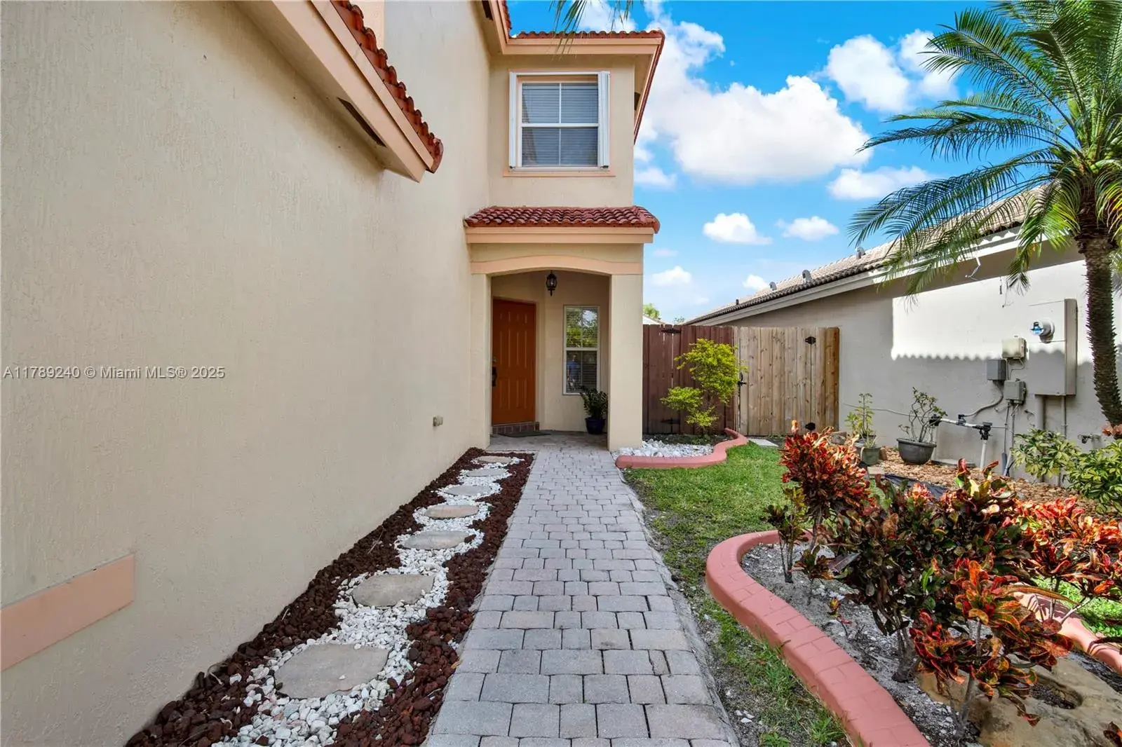 1979 SE 13th St, Homestead FL 33035