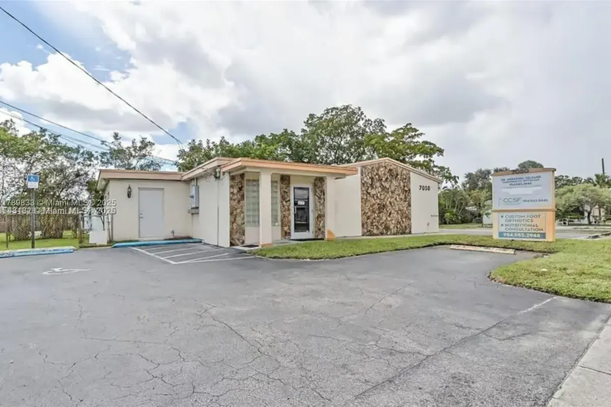 7050 Taft St, Hollywood FL 33024