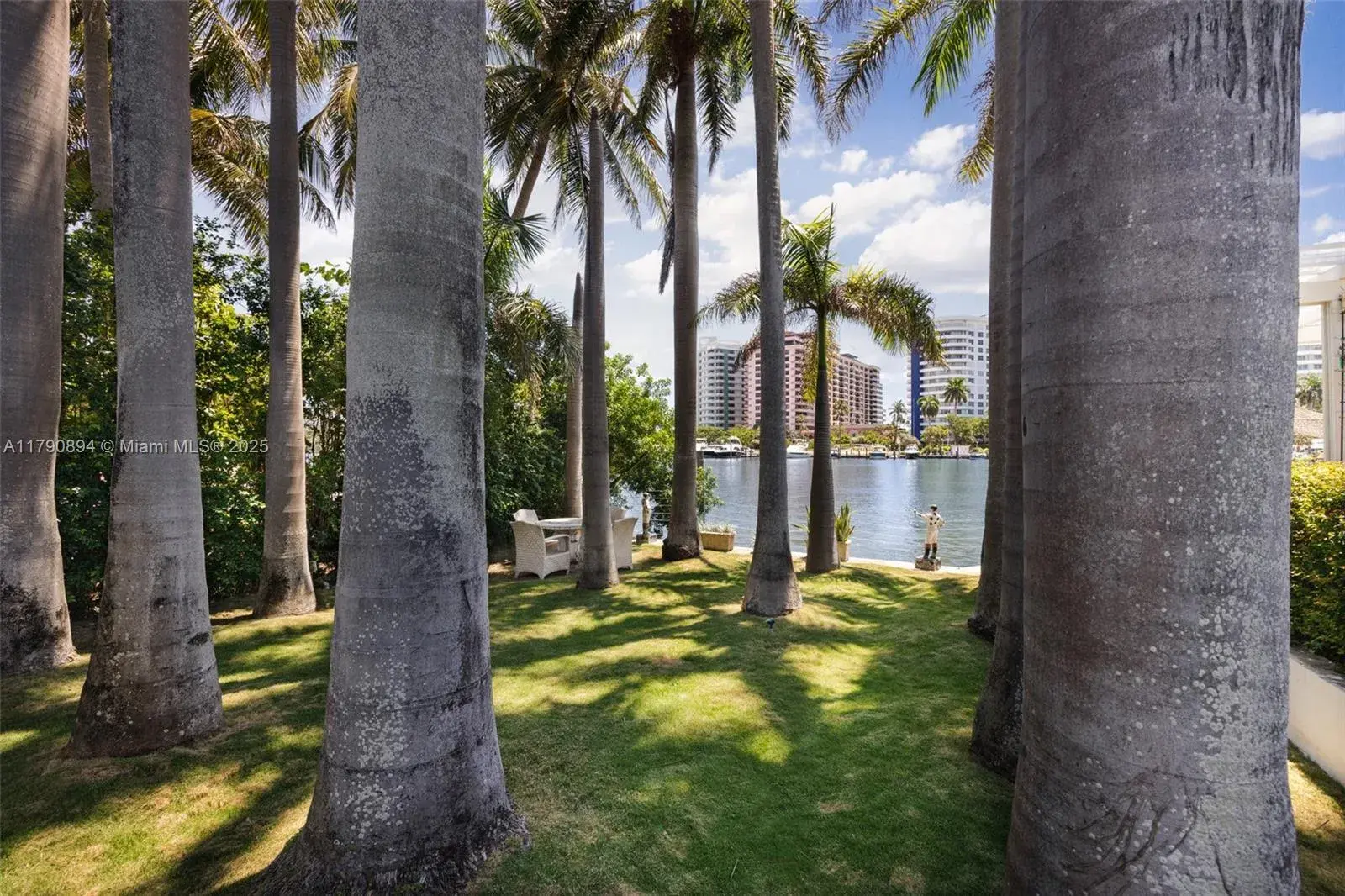 5215 Pine Tree Dr, Miami Beach FL 33140