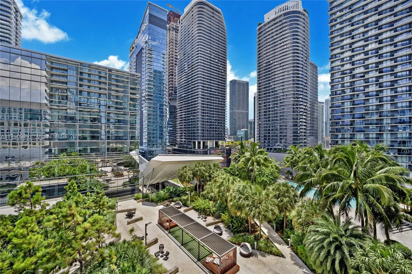 2 bedroom 2 bath Residential for sale at 88 SW 7th St # 1009, Miami FL 33130