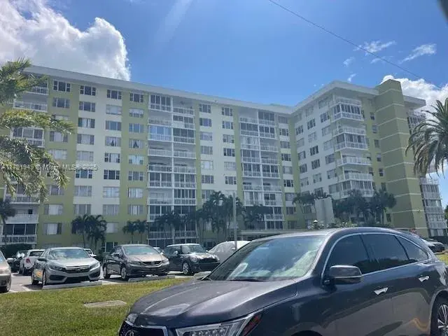 4400 Hillcrest Dr # 701B, Hollywood FL 33021