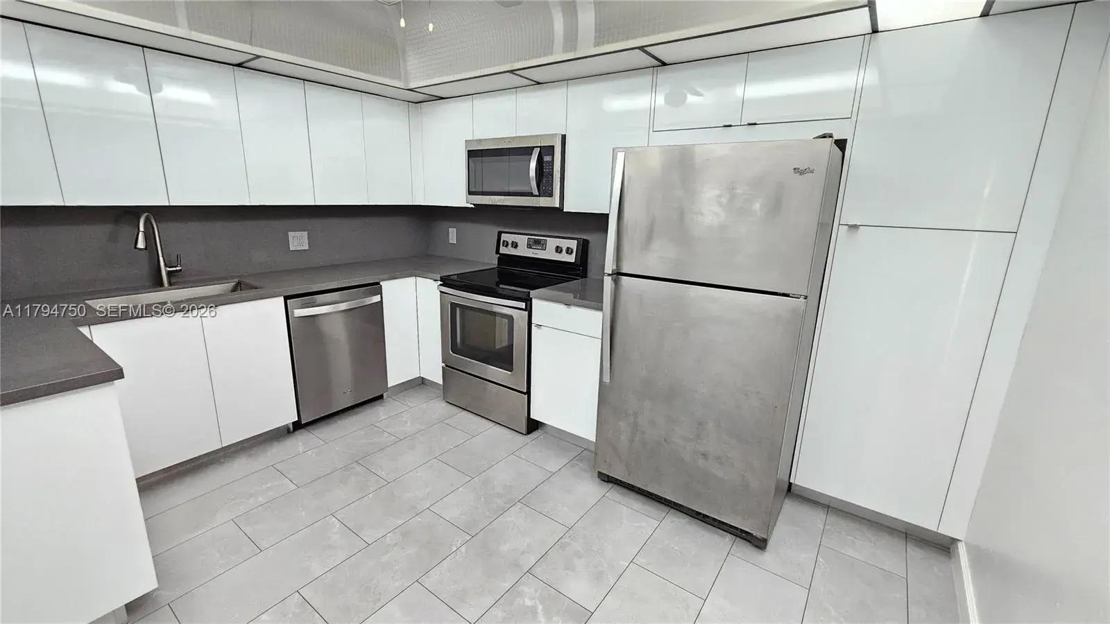 16300 Golf Club Rd # 315, Weston FL 33326