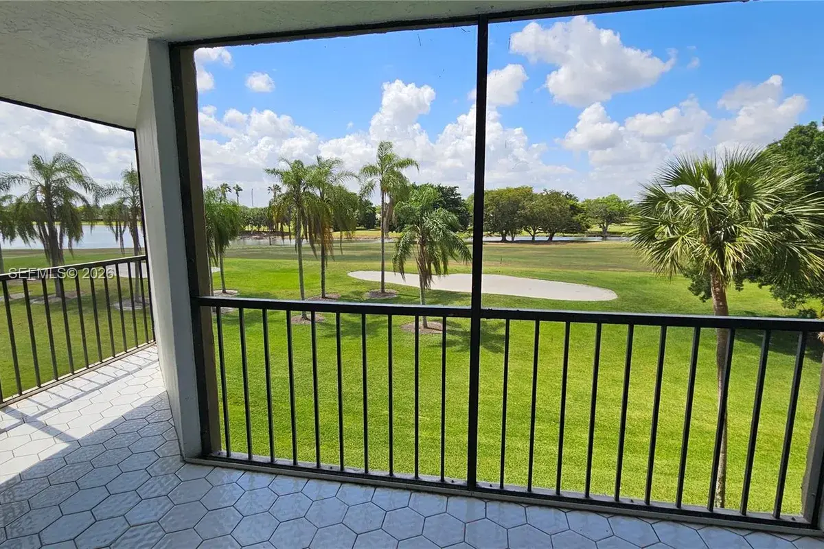 16300 Golf Club Rd # 315, Weston FL 33326
