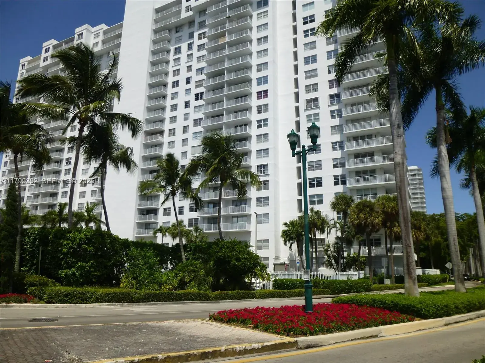 2 bedroom 2 bath Residential for sale at 2801 NE 183rd St # 1507W, Aventura FL 33160