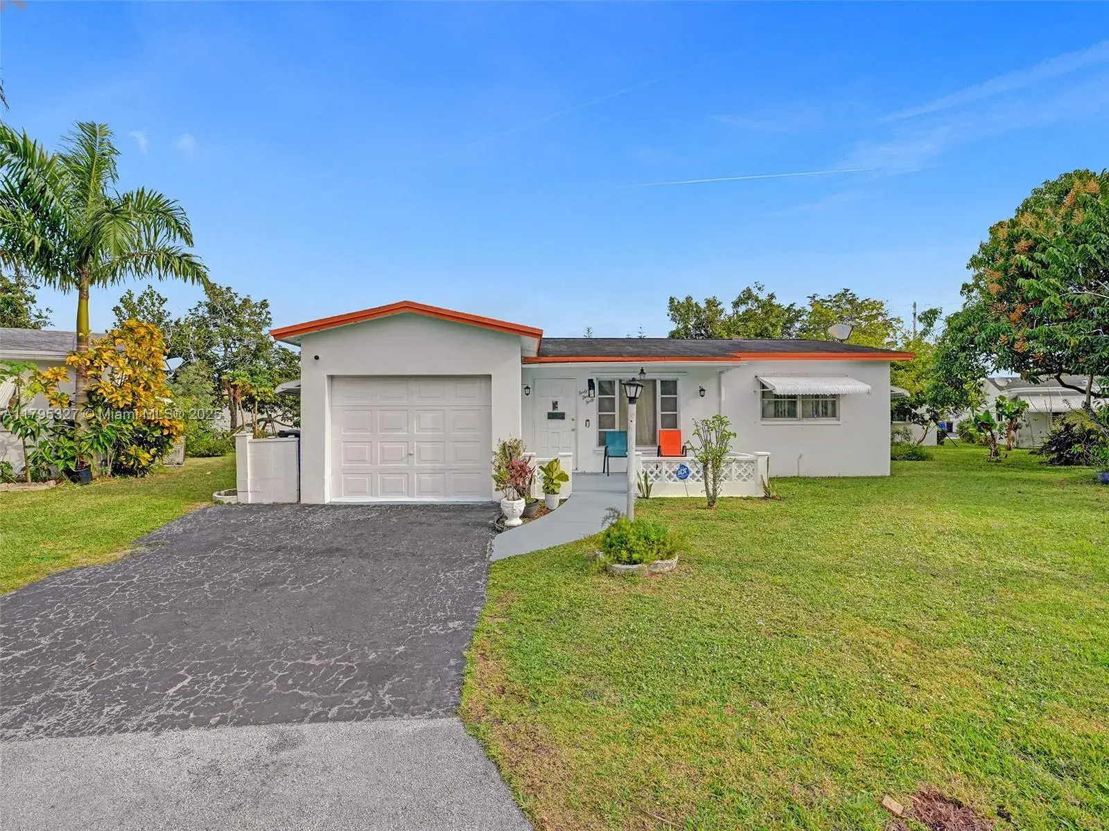 2 bedroom 2 bath for sale at 4340 NW 46th Ter, Lauderdale Lakes FL 33319