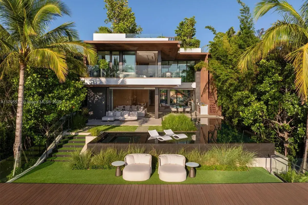 220 W Dilido Dr, Miami Beach FL 33139