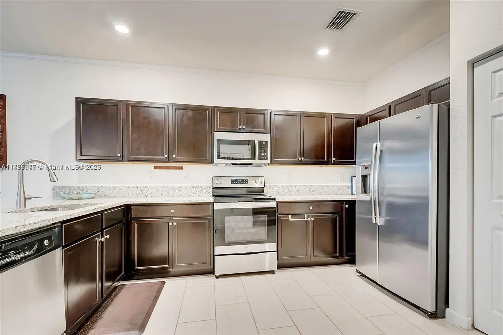 15073 SW 119th Ln, Miami FL 33196