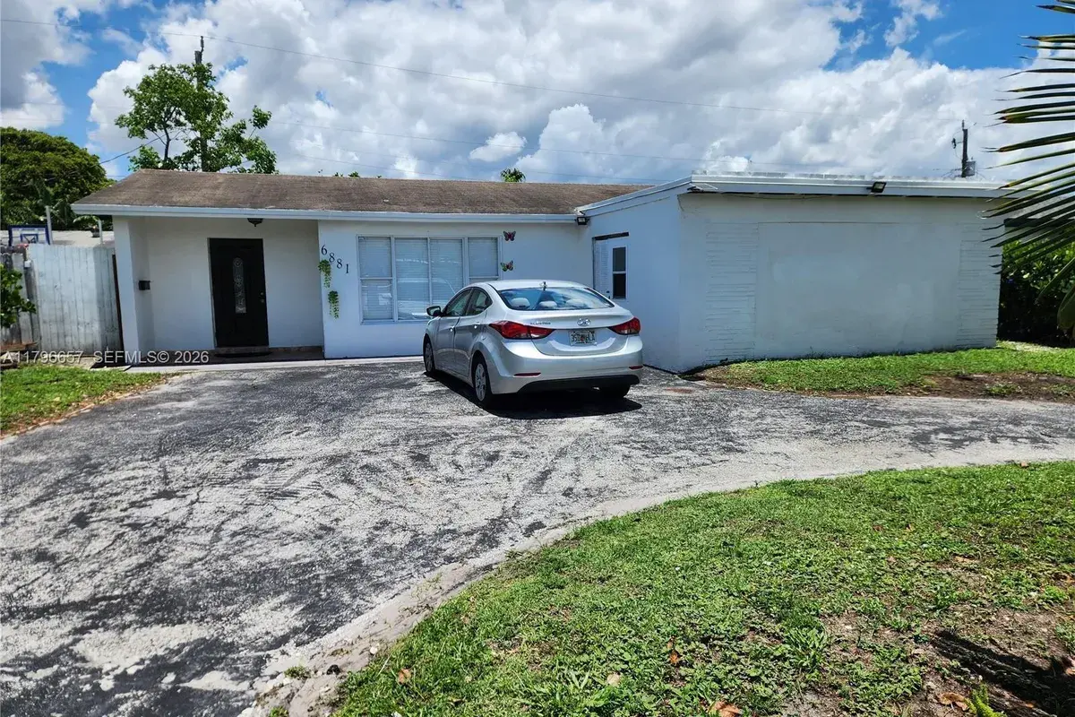 6881 Sheridan St, Hollywood FL 33024