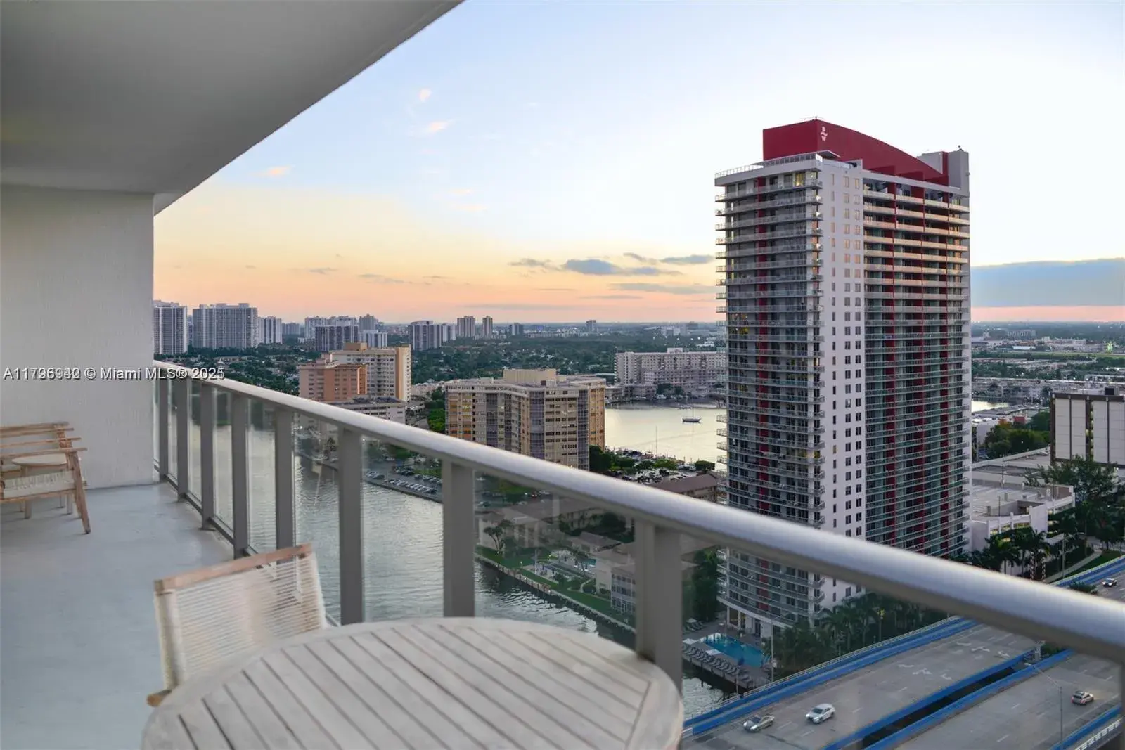 1 bedroom 1 bath Residential for sale at 4010 S Ocean Dr # R1606, Hollywood FL 33019