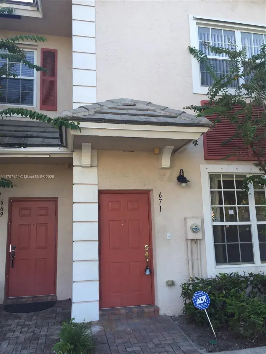 2 bedroom 2 bath for sale at 671 NW 42nd Ave # 671, Plantation FL 33317