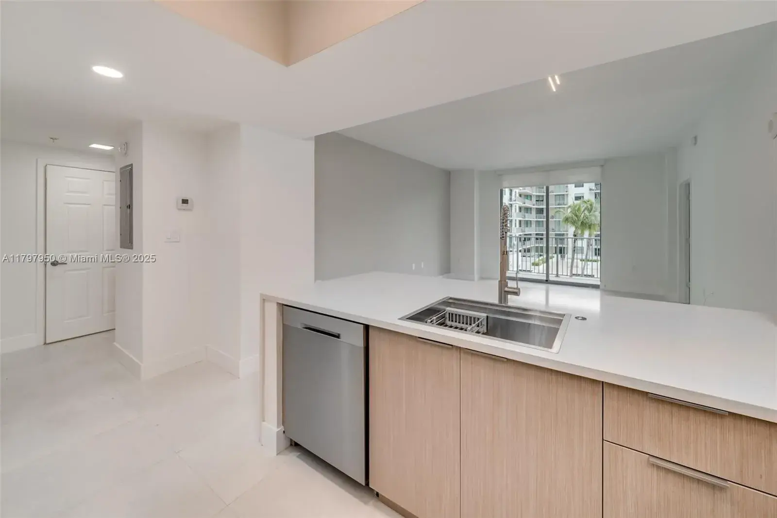 2 bedroom 2 bath Residential Lease for rent at 140 S Dixie Hwy # 604, Hollywood FL 33020