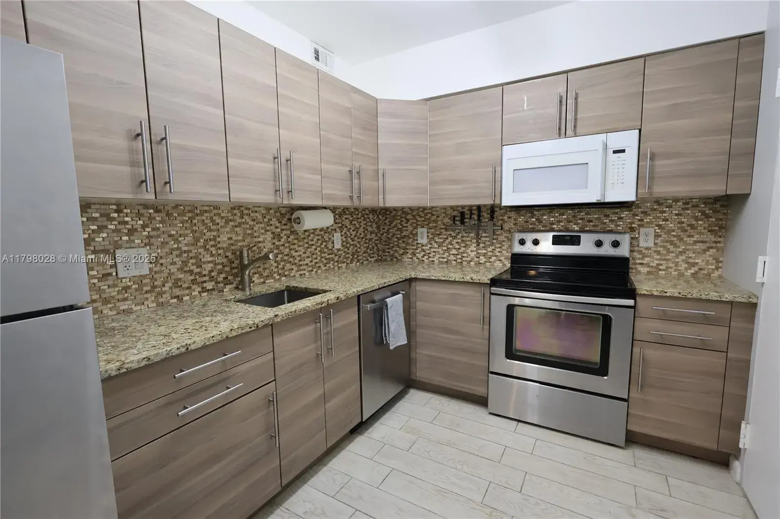 1985 S Ocean Dr # 21D, Hallandale Beach FL 33009