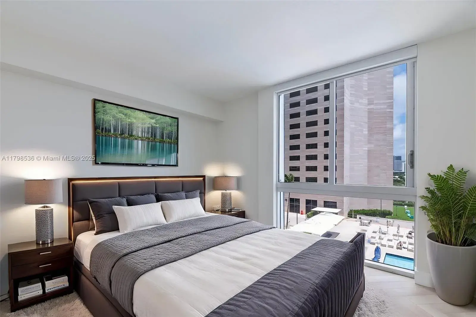 335 S Biscayne Blvd # 10, Miami FL 33131