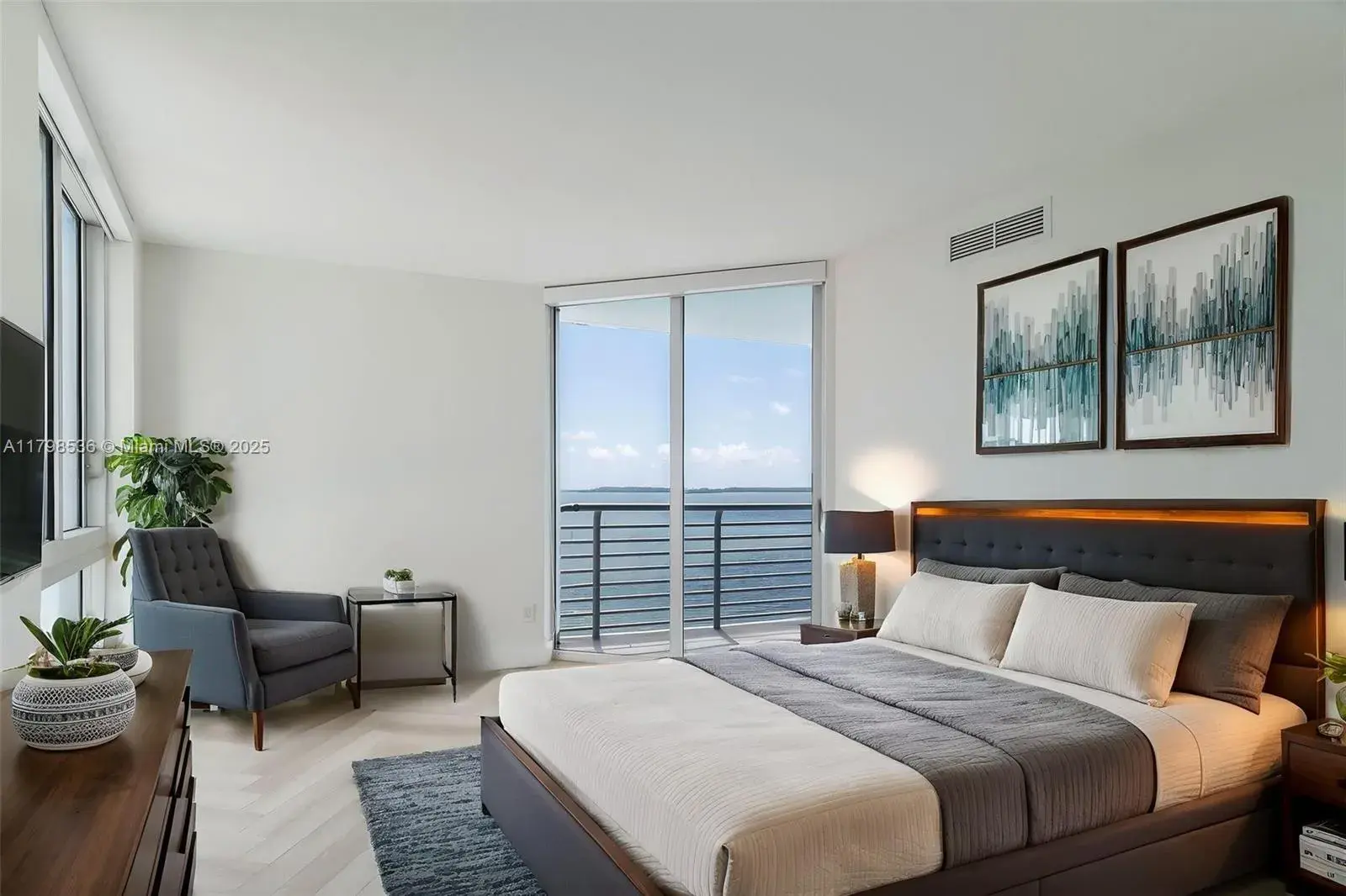 335 S Biscayne Blvd # 10, Miami FL 33131