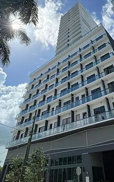 229 SW 9th St # 404, Miami FL 33130