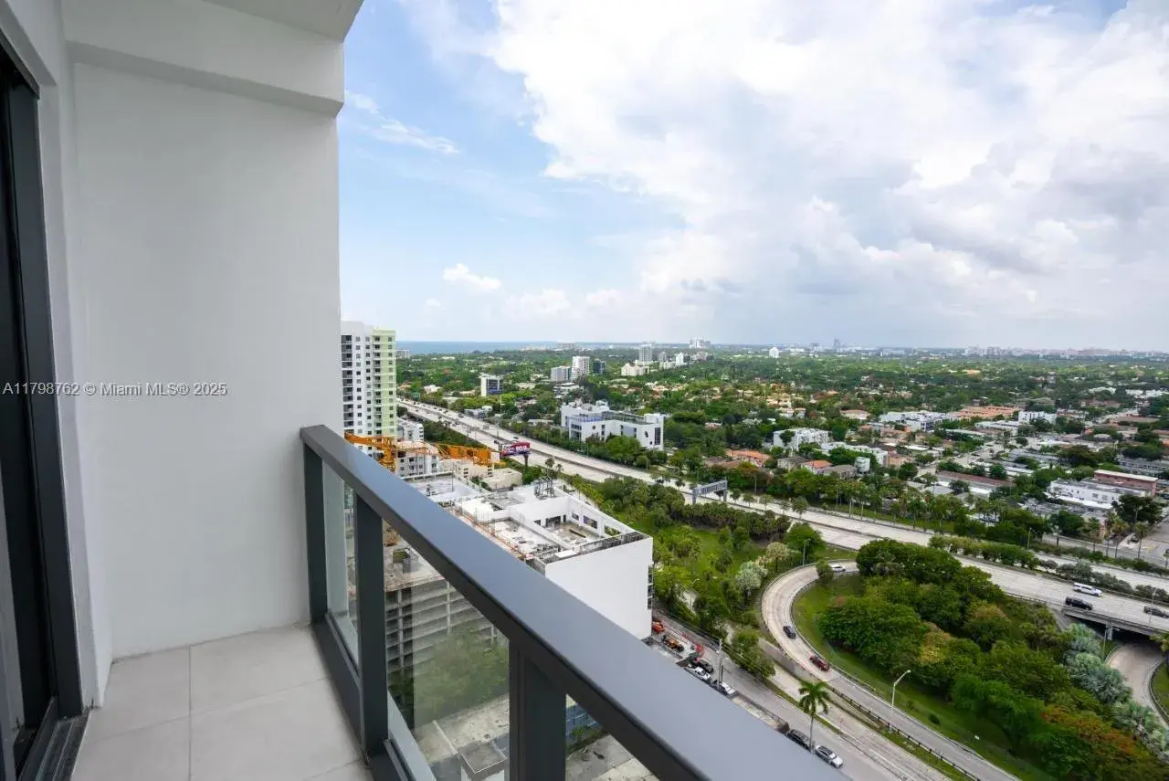 229 SW 9th St # 404, Miami FL 33130