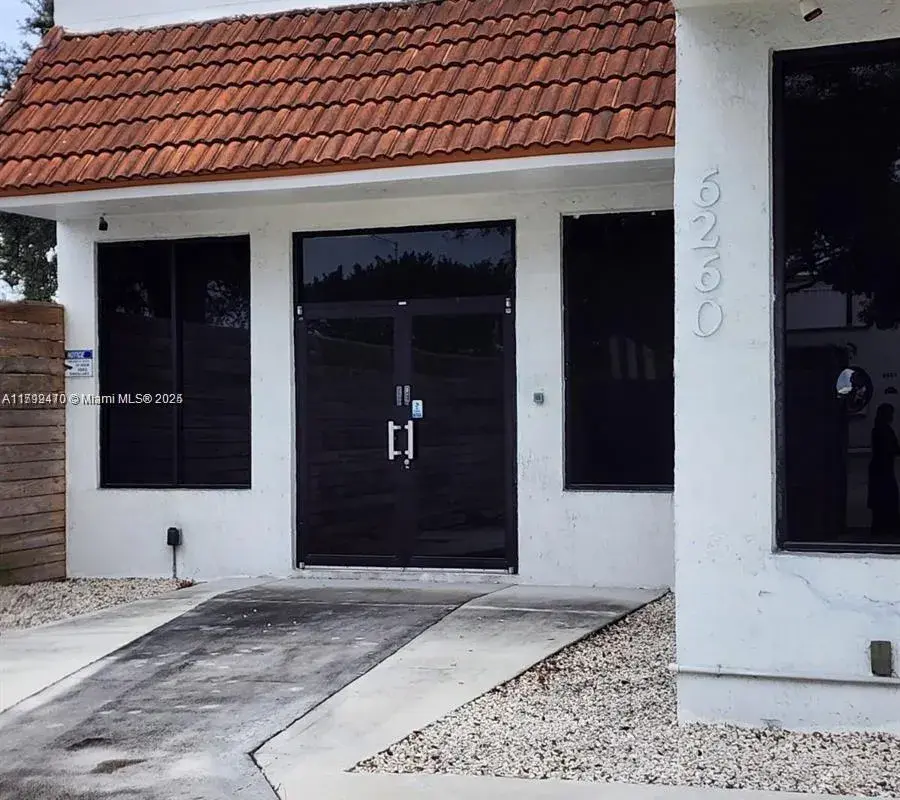 6260 Johnson St, Hollywood FL 33024
