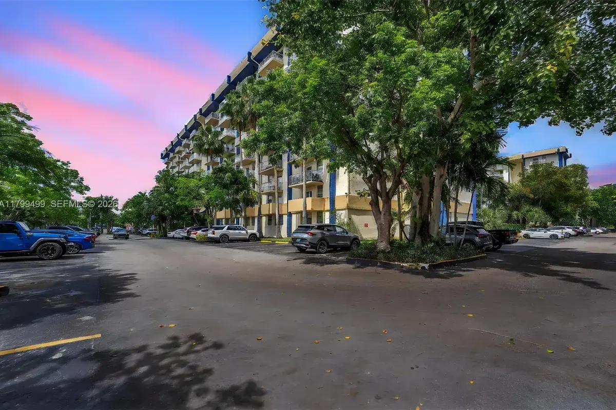 4550 NW 9th St # 106E, Miami FL 33126