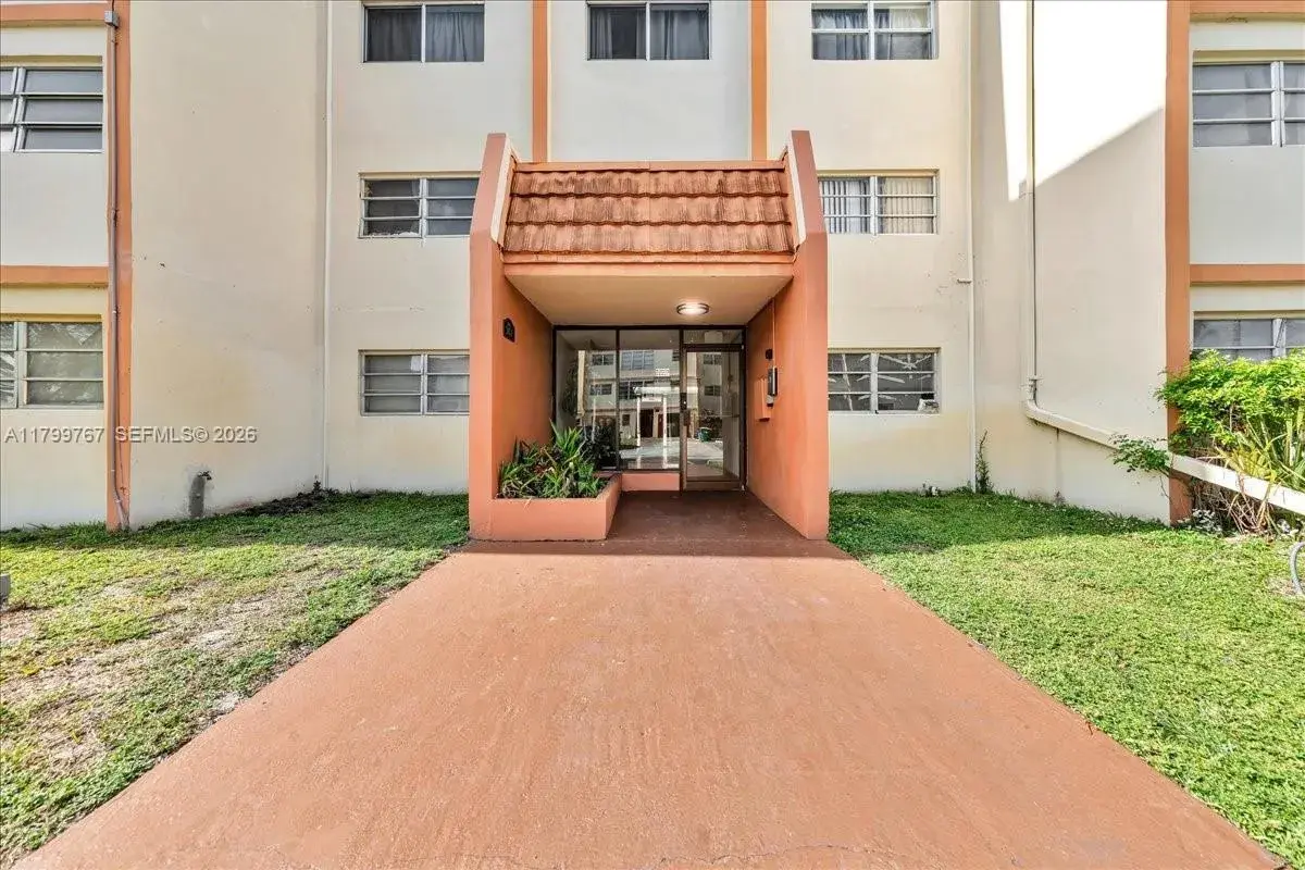2451 NW 41st Ave # 304, Lauderhill FL 33313