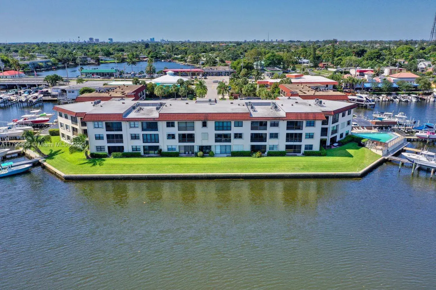2 bedroom 2 bath Residential for sale at 313 Lake Cir # 111, North Palm Beach FL 33408