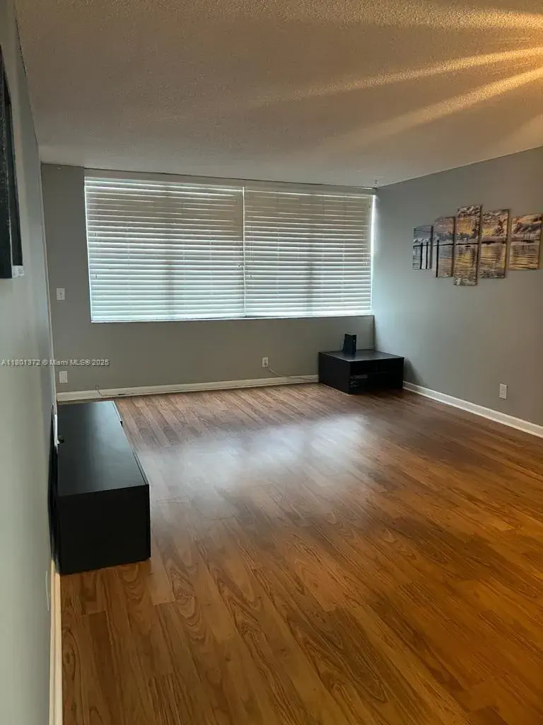 1 bedroom 1 bath Residential for sale at 2751 Taft St # 302, Hollywood FL 33020