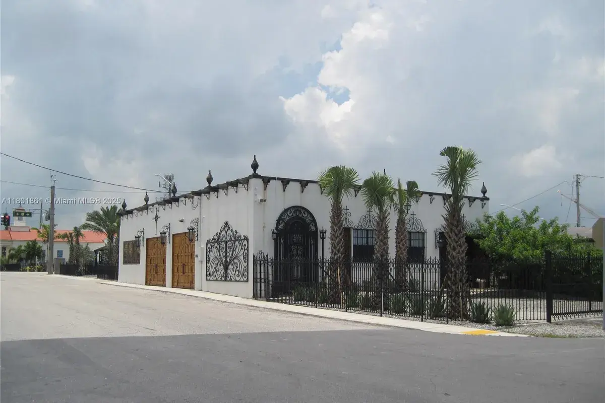 101 NE 1st St, Dania Beach FL 33004