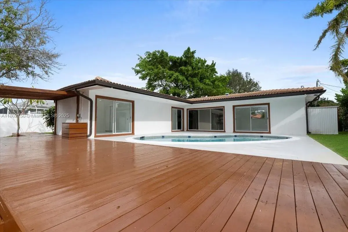 1910 NW 36th St, Oakland Park FL 33309