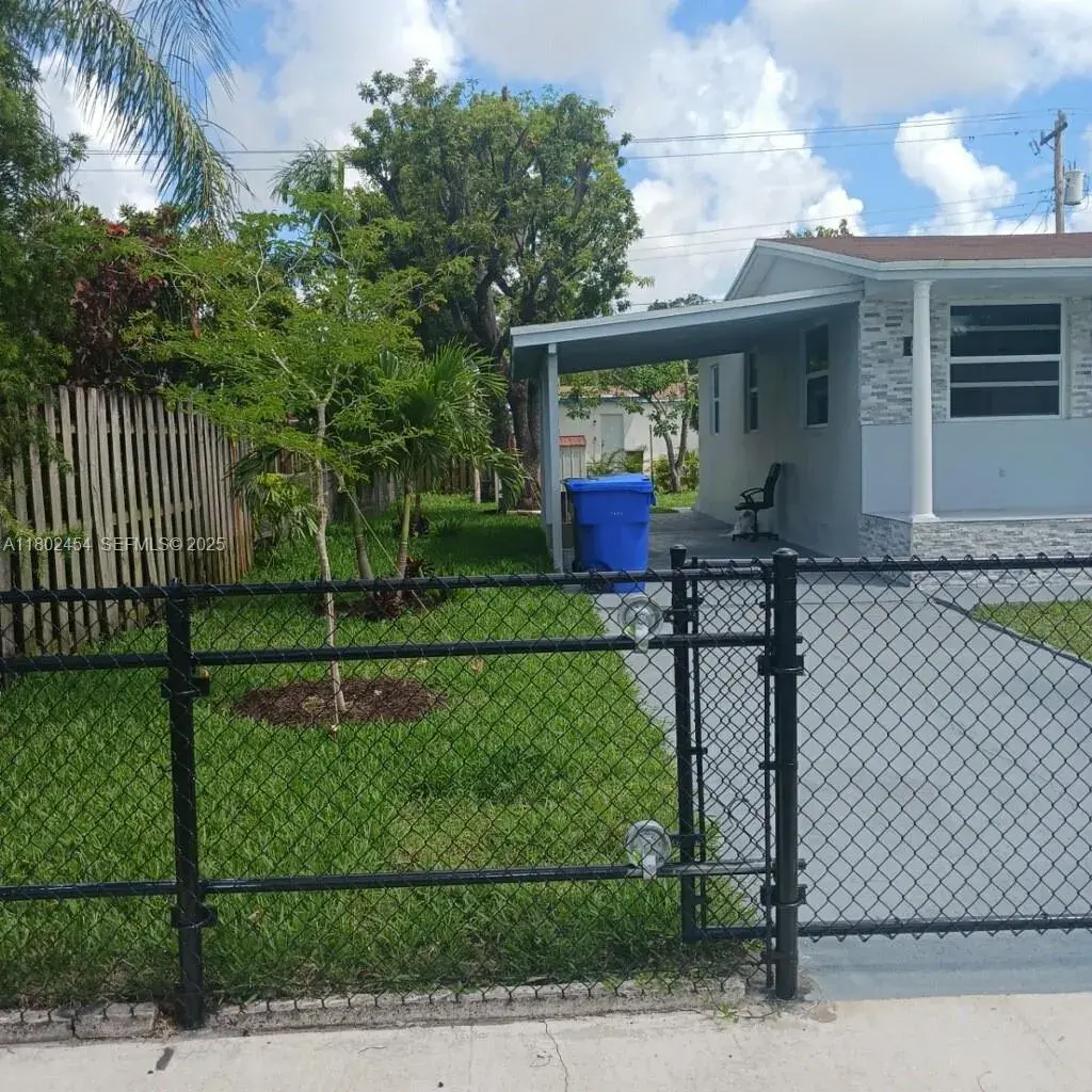 6421 Allen St, Hollywood FL 33024