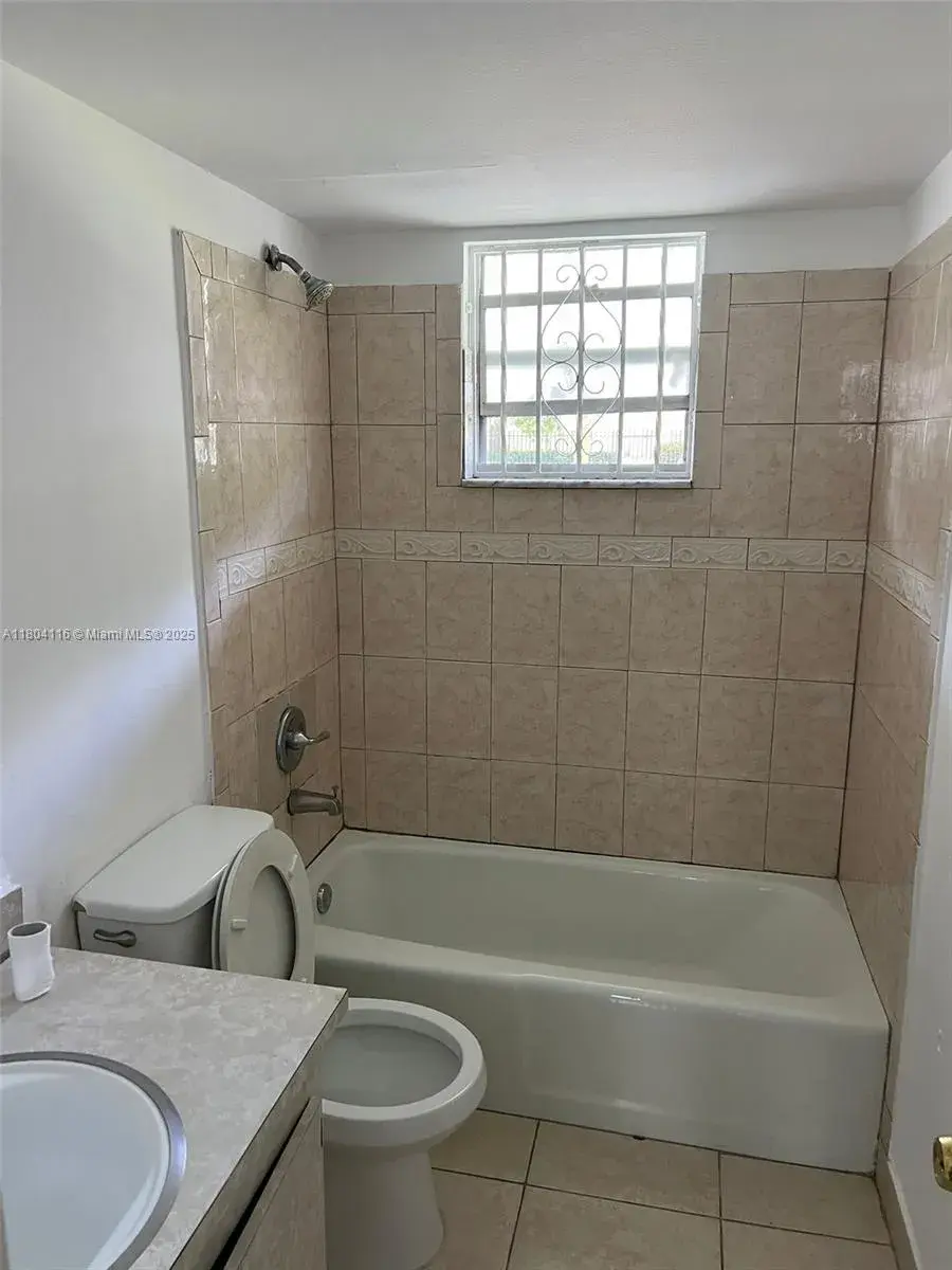 220 SW 9th Ave # 117, Hallandale Beach FL 33009