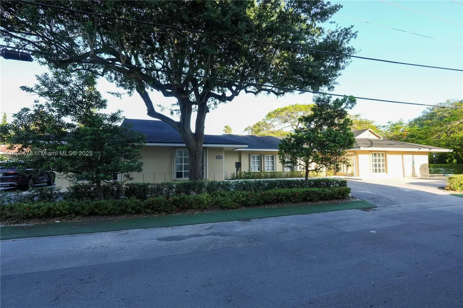Commercial Sale for sale at 8125 SW 120th St, Pinecrest FL 33156