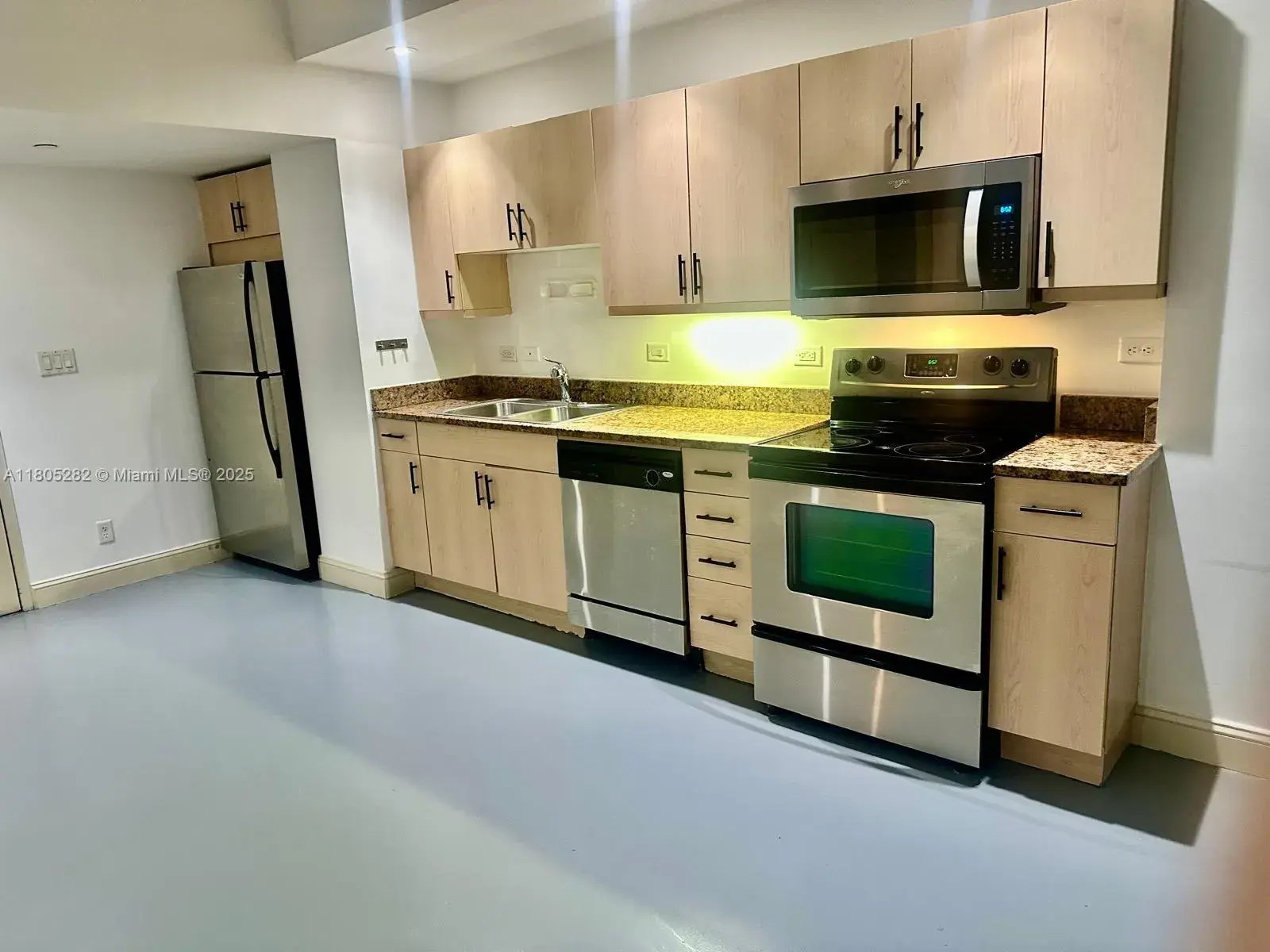 1 bedroom 1 bath Residential for sale at 111 E Flagler # 702, Miami FL 33131