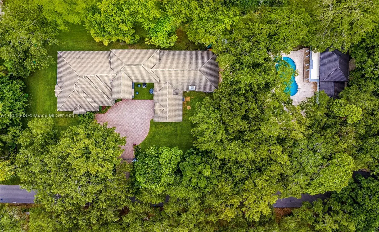 7 bedroom 7 bath Residential for sale at 8941 SW 65th Ct, Pinecrest FL 33156