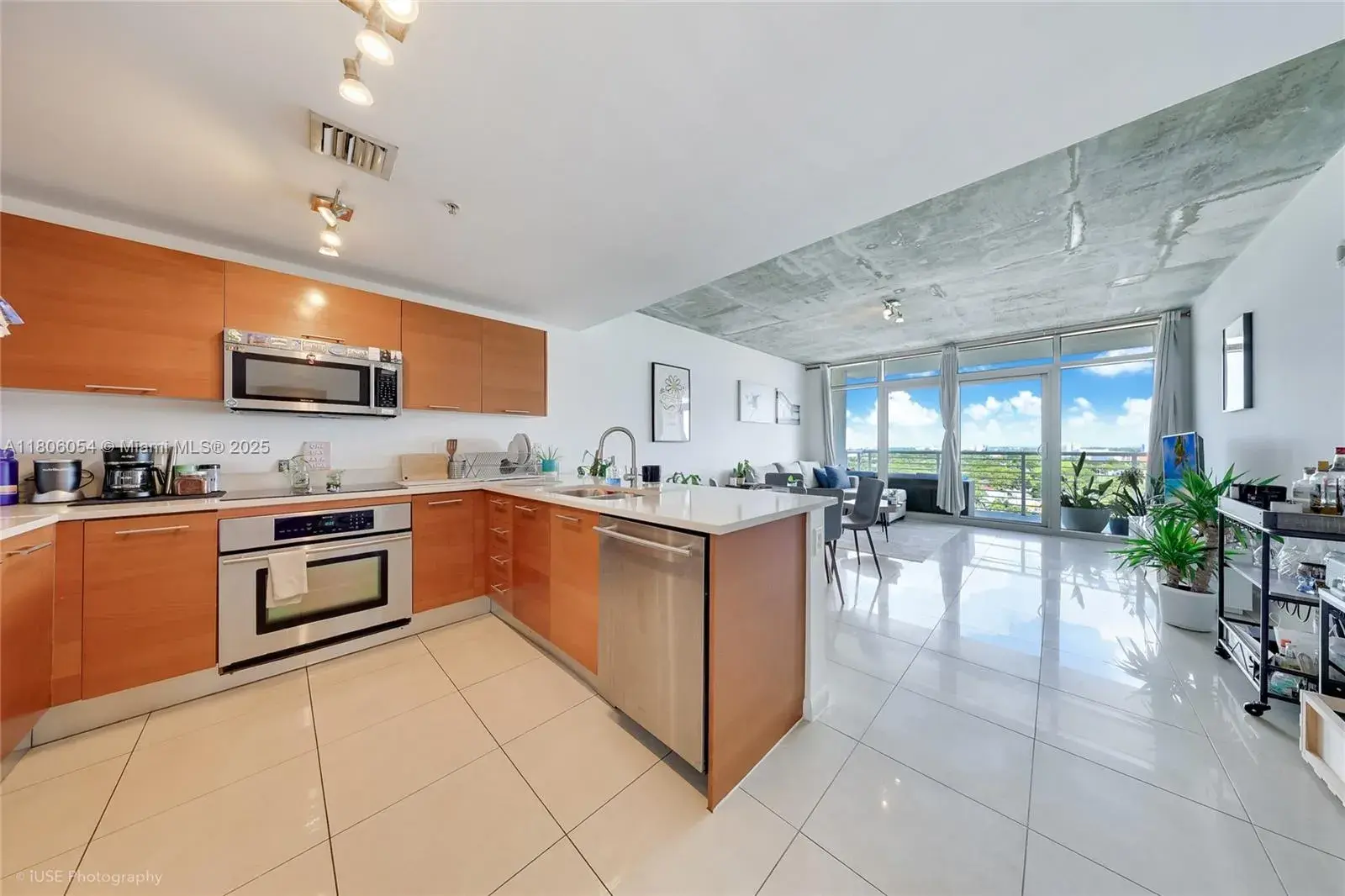 1 bedroom 1 bath Residential for sale at 3250 NE 1st Ave # 1007, Miami FL 33137