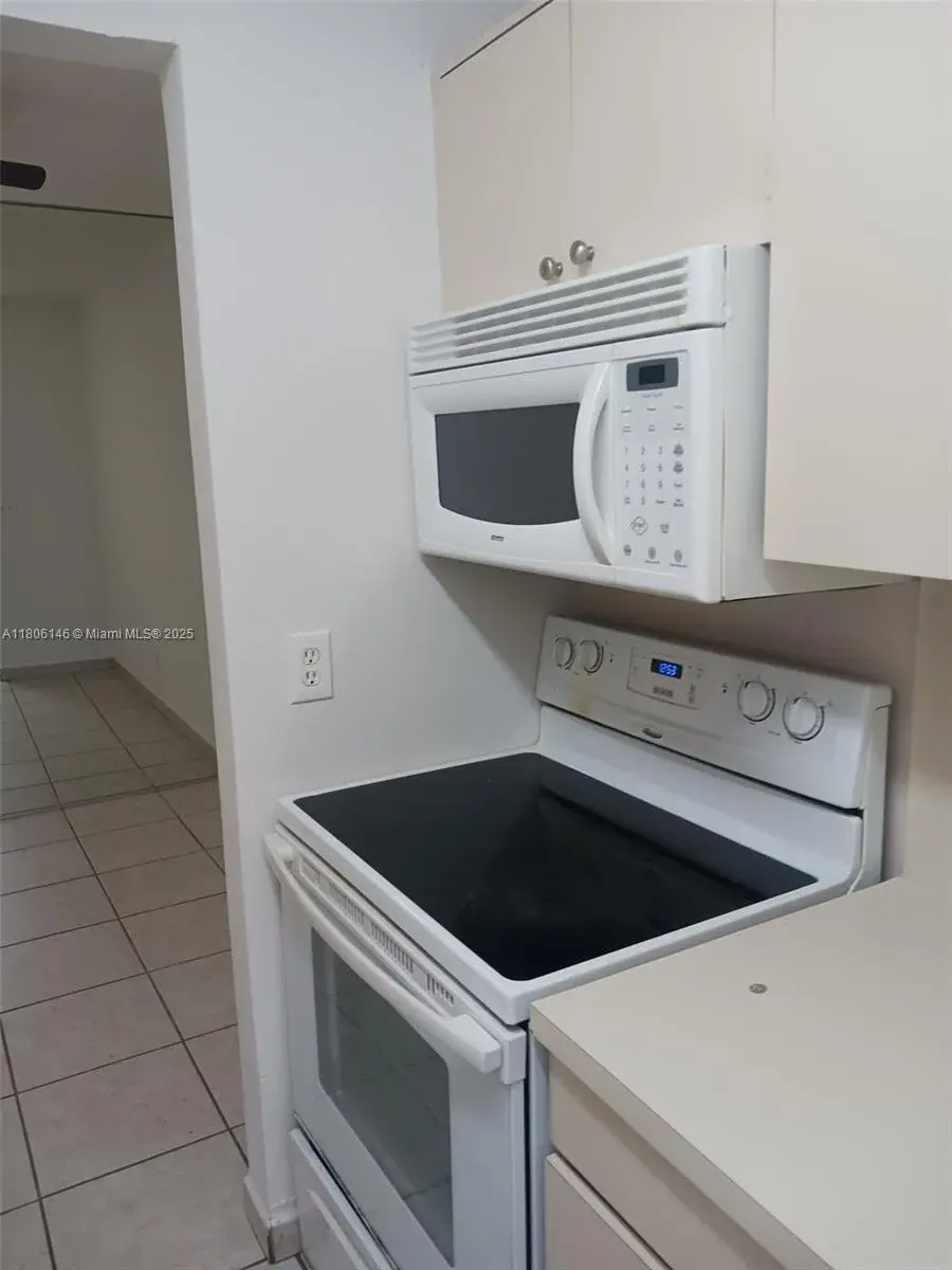 1 bedroom 1 bath Residential for sale at 2700 NE 135th St # 30, North Miami FL 33181