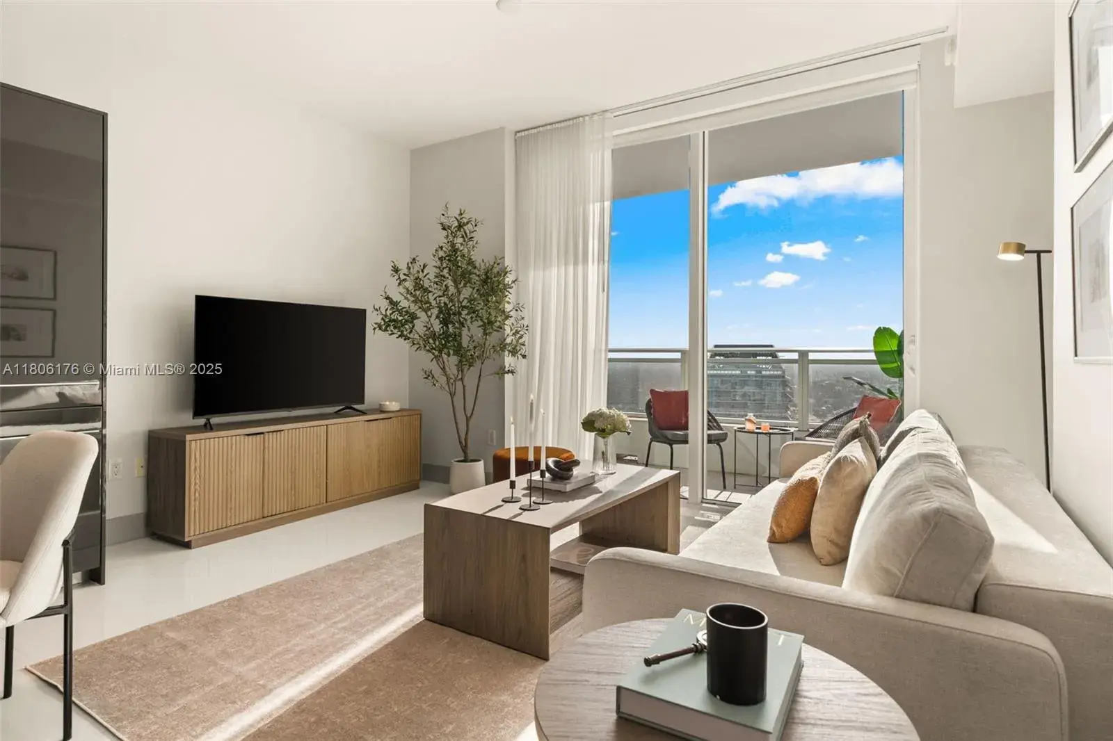 1080 Brickell Ave # 3905, Miami FL 33131
