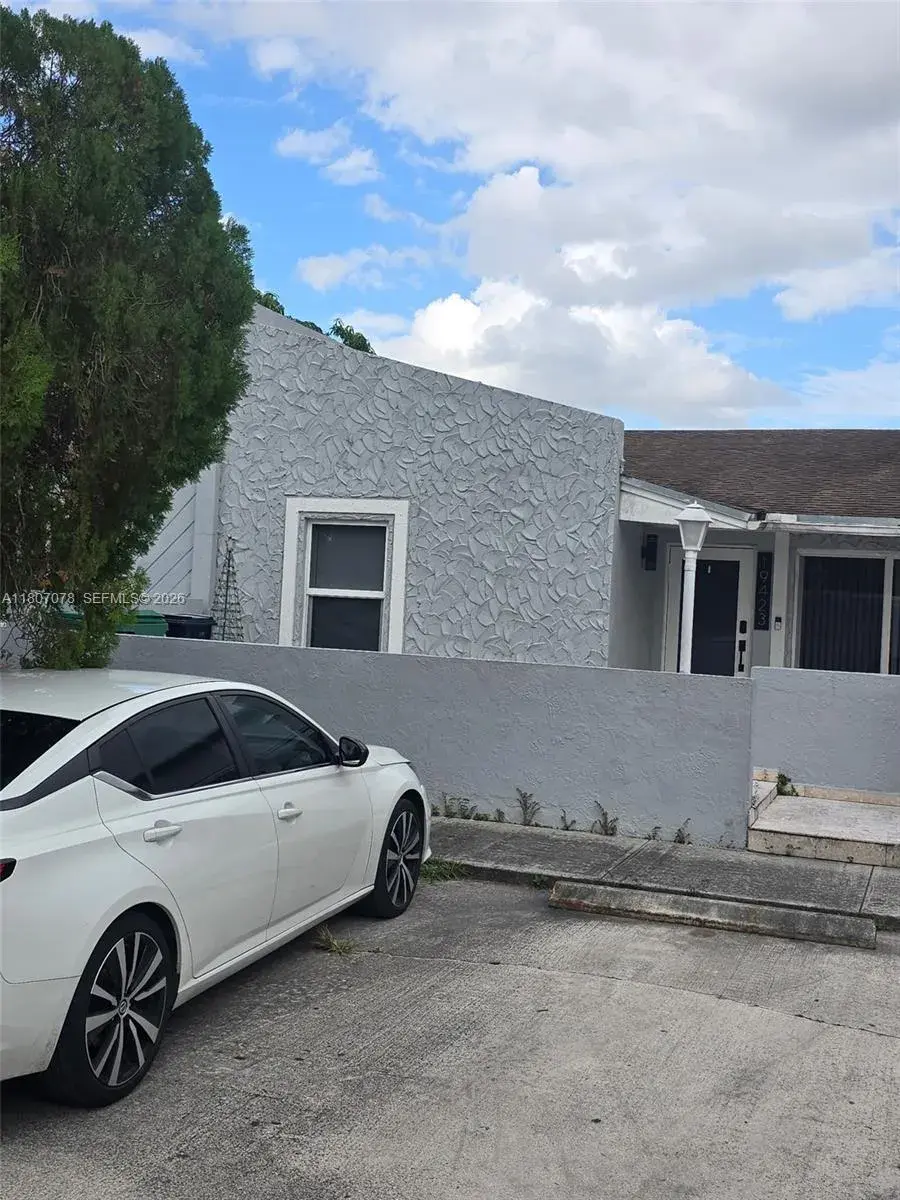 19423 NW 53rd Pl, Miami Gardens FL 33055